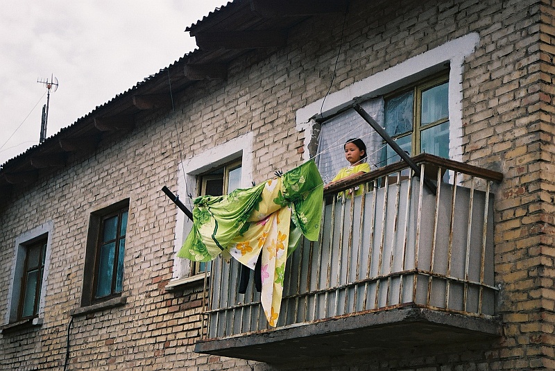 kaza-kirg0326 (4).JPG - Szarisagan - suszenie prania. (Zdjęcie: Laura i Astronom)